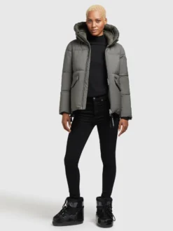 Khujo Winterjassen Winterjas Japura 2 Dames Kaki -Mode Kledingwinkel 86956527b954a0dcb6d38f602e424de0 scaled