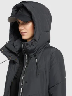 Khujo Wintermantels Wintermantel Elvita Dames Donkerblauw -Mode Kledingwinkel 9a7039179493ac8ea0e813e93641d192 scaled