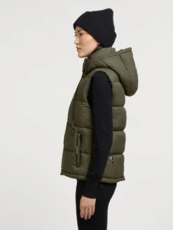Khujo Bodywarmers Bodywarmer Eden Dames Kaki -Mode Kledingwinkel a31c2ffd6d712dabbcffe8c55149fc74 scaled