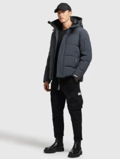 Khujo Winterjassen Winterjas Barat Heren Duifblauw -Mode Kledingwinkel fcfe13408acca0653f089e84af0d902e scaled